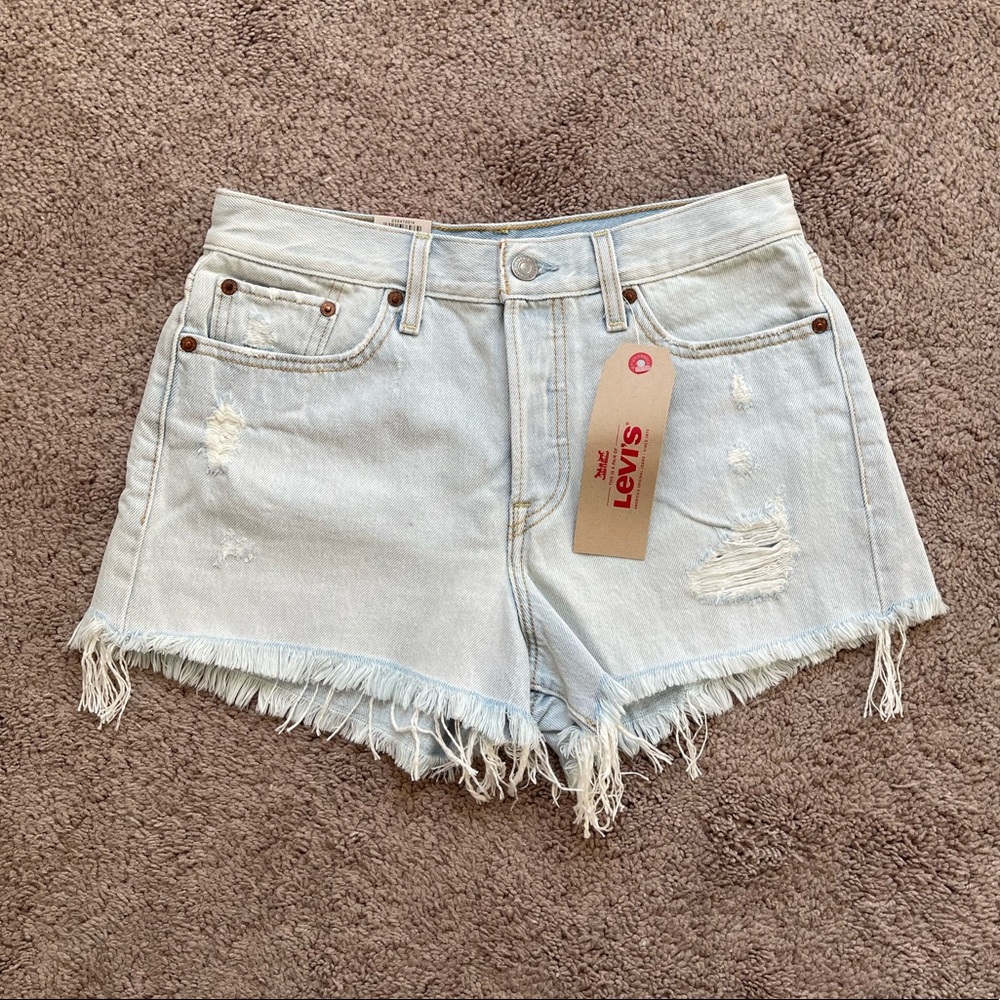 ☀️Levi’s distressed shorts☀️